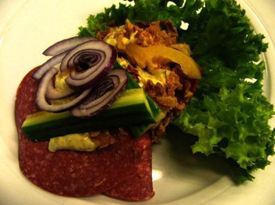 Spegepølse med remoulade